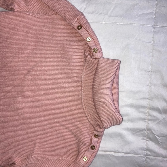 Elegant ribbed Calvin Klein turtleneck S with accent buttons on shoulders/wrists - Picture 6 of 6